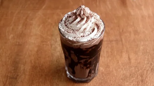 Café Style Thick Chocolate Milkshake Café Style Thick Chocolate Milkshake