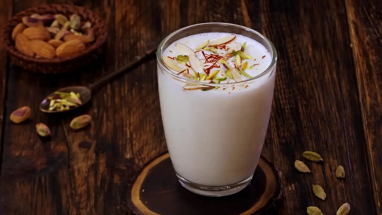 Creamy Punjabi Style Sweet Lassi Creamy Punjabi Style Sweet Lassi