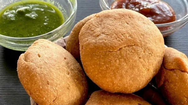 Crispy Baked Whole Wheat Moong Dal Kachori Crispy Baked Whole Wheat Moong Dal Kachori