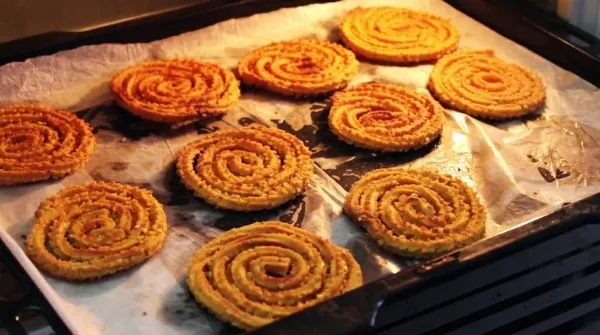 Instant Crunchy Chakli Instant Crunchy Chakli