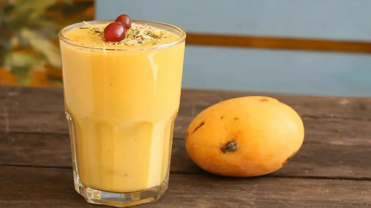 Thick and Creamy Mango Milkshake Thick and Creamy Mango Milkshake